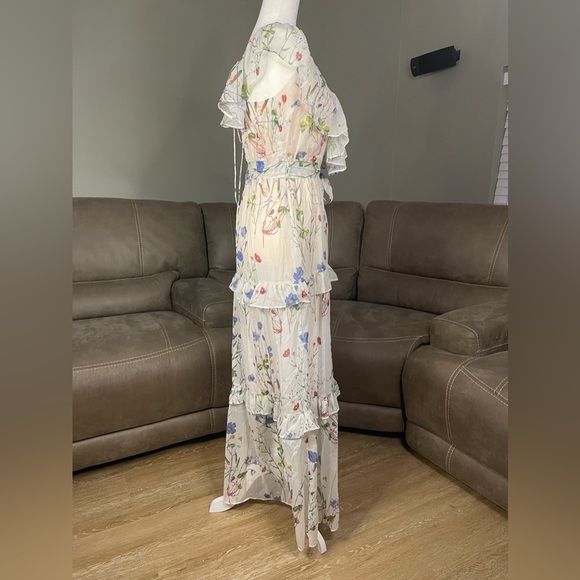 🪻SWEET🌸Never Worn Vici Dena Floral Ruffled Tiered Maxi Dress Sz M Medium - Picture 12 of 15